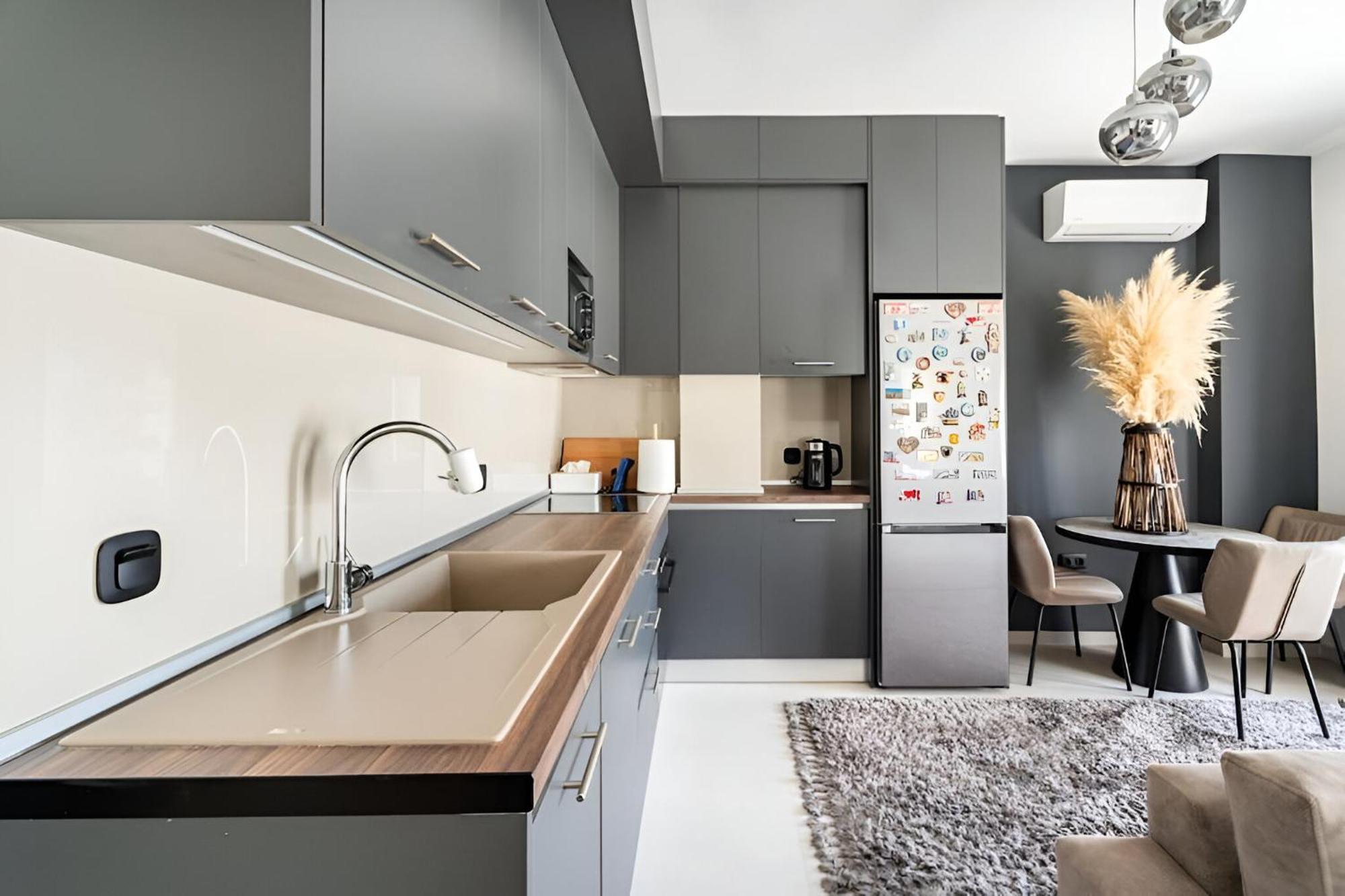 Elegant, Modern & Spacious Apartment In Thessaloniki With Balcony Esterno foto