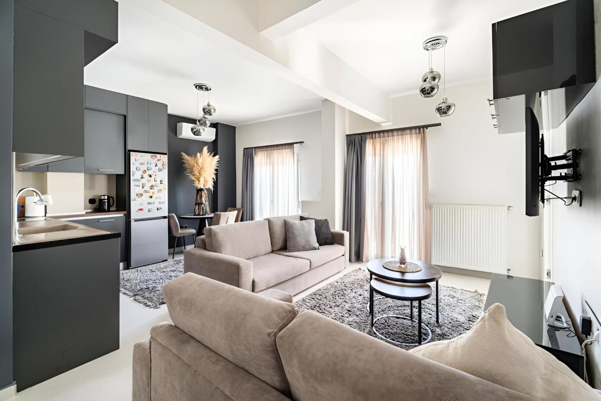 Elegant, Modern & Spacious Apartment In Thessaloniki With Balcony Esterno foto