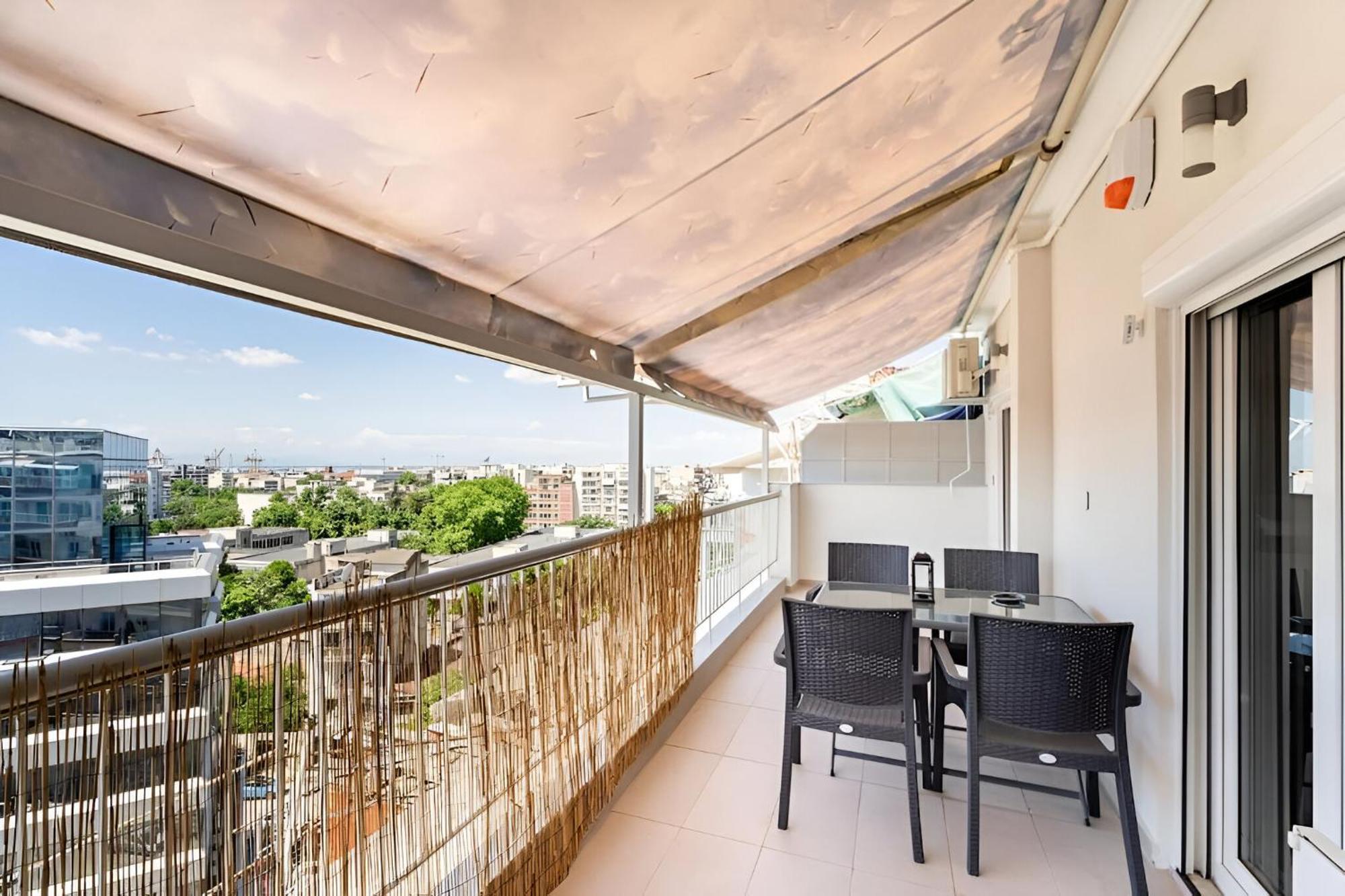 Elegant, Modern & Spacious Apartment In Thessaloniki With Balcony Esterno foto